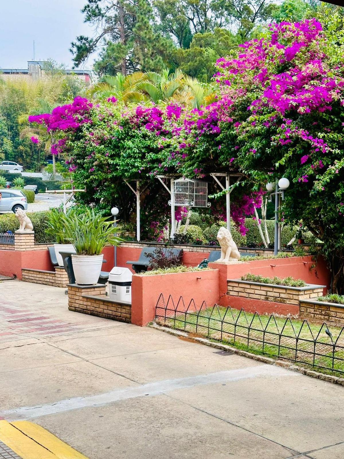 Apartamento Condominio Quisisana Centro Pocos De Caldas Lazer Completo, Uma Estrutura De Resort エクステリア 写真